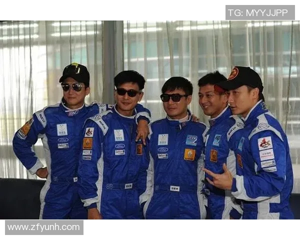 李连杰与足球明星同框合影展现运动精神与友谊的完美结合