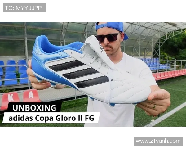 足球明星儿子穿上父亲的足球鞋展现天赋与梦想的完美结合 足球明星儿子穿上父亲的足球鞋展现天赋与梦想的完美结合